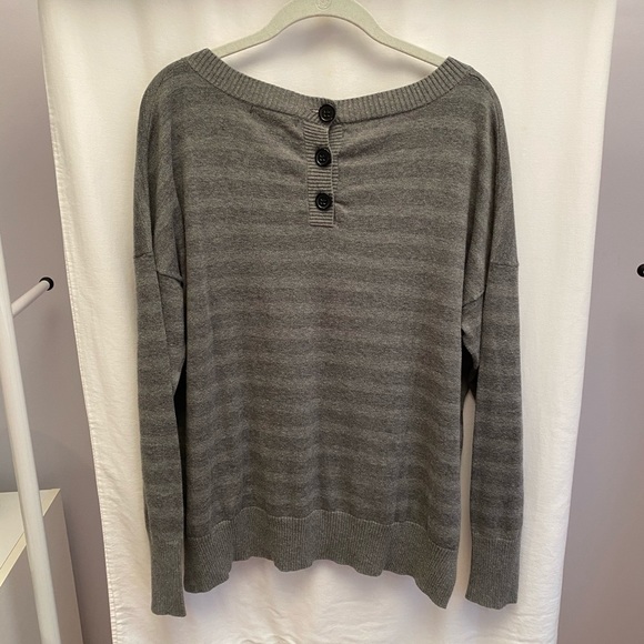 Banana Republic grey striped sweater size XL - Picture 4 of 4